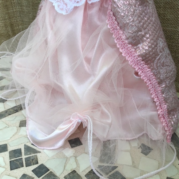 Barbie Doll and Dress - Picture 10 of 10